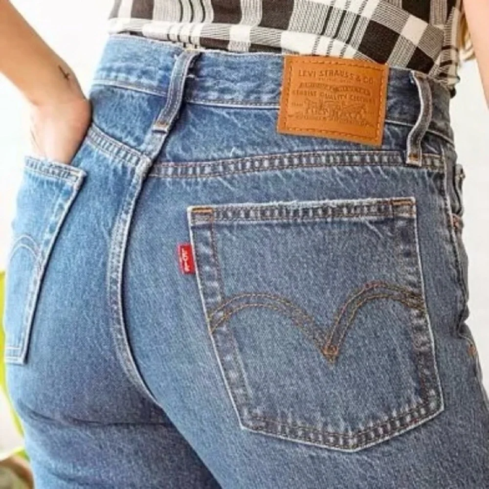 Levi’s Wedgie W23 Premium Icon Women’s Ankle Jeans Distressed 22861-0107